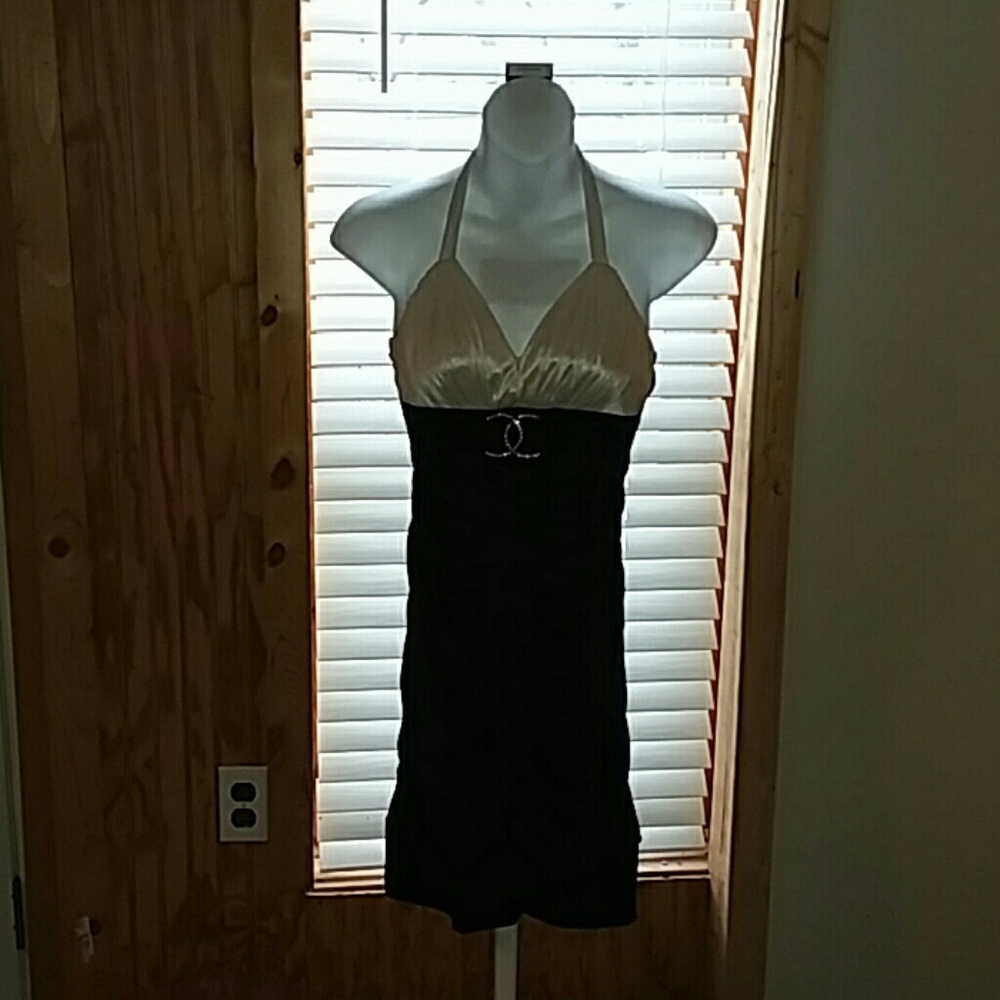 Snug-fitting Halter Formal Dress